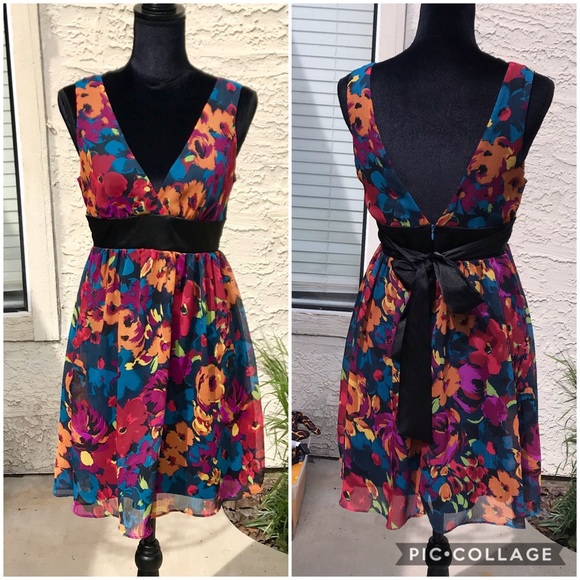 FOREVER 21 Floral Plunge Neck Summer Dress - Picture 7 of 8